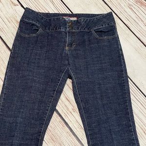 Old Navy size 10 women’s straight jeans. Excellent condition